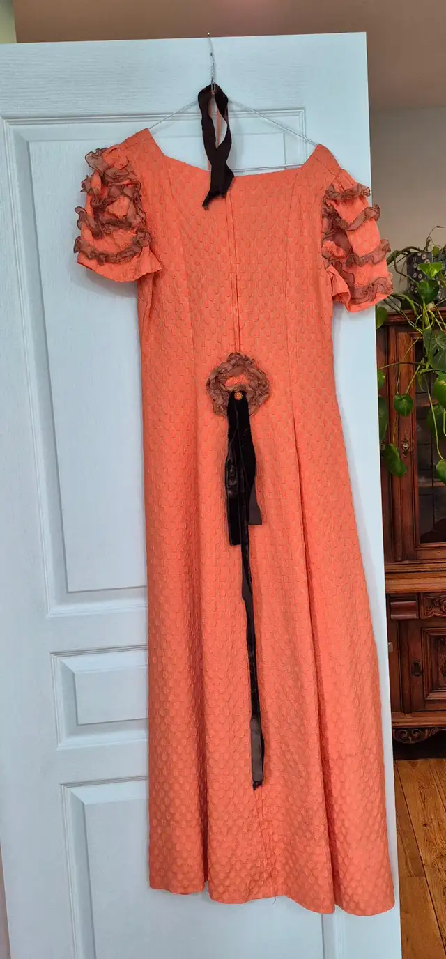 Vintage/Klondike Dresses- Excellent Condition - Photo 4