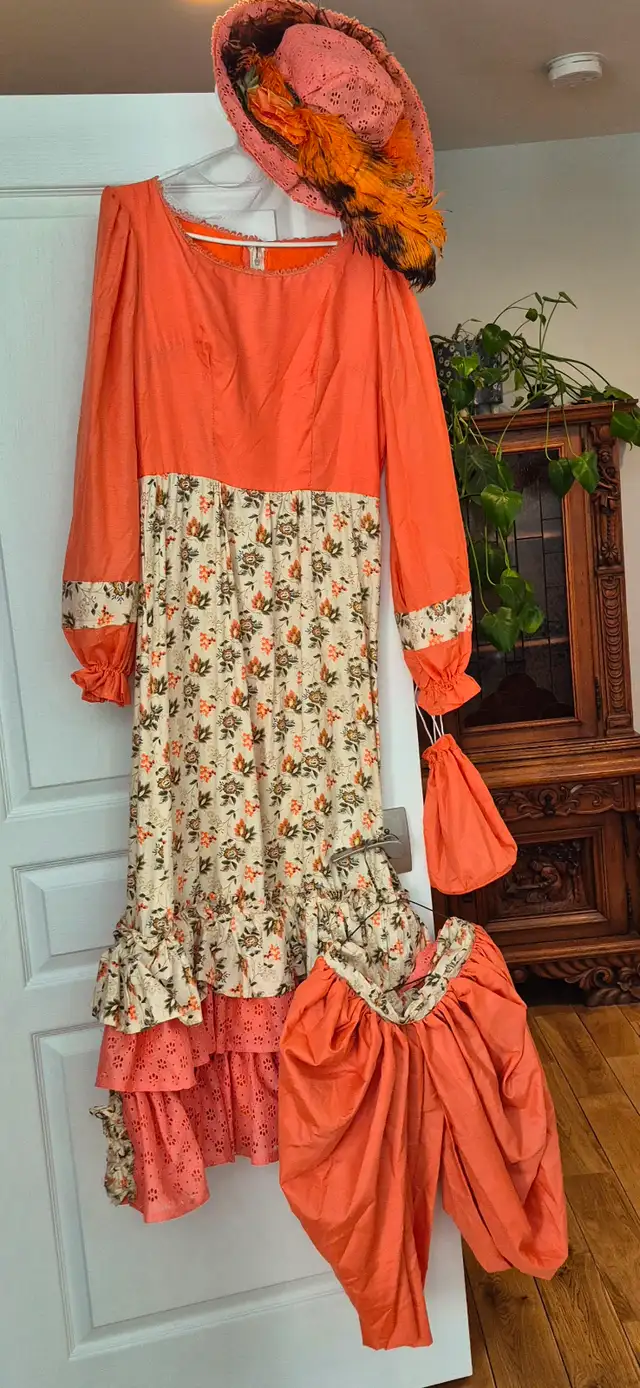 Vintage/Klondike Dresses- Excellent Condition - Photo 7