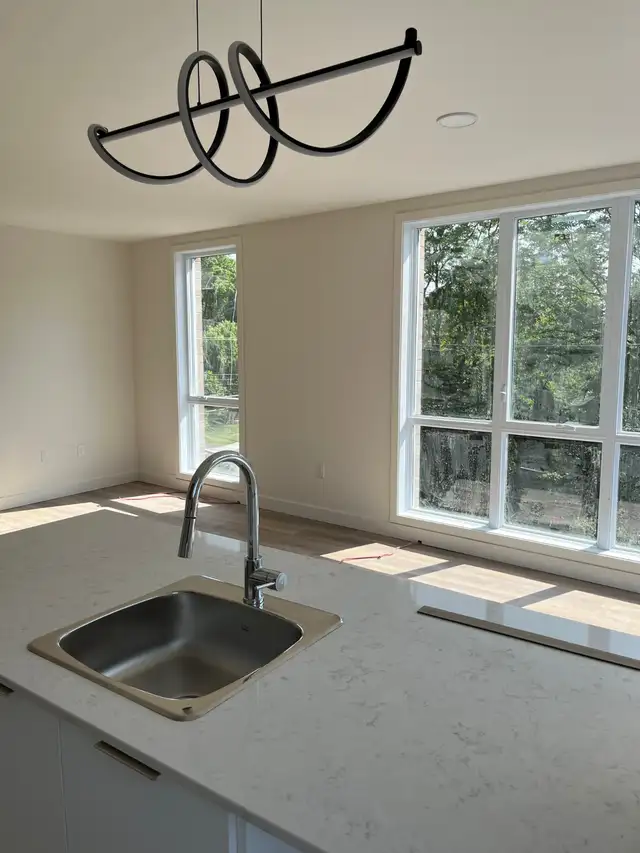 2-BEDROOM IN DORVAL - NEW CONSTRUCTION - PETS WELCOME - Photo 3