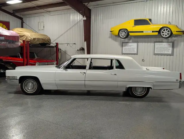 1969 Cadillac Fleetwood Series 75 - Factory Made Long Wheelbase - Photo 2