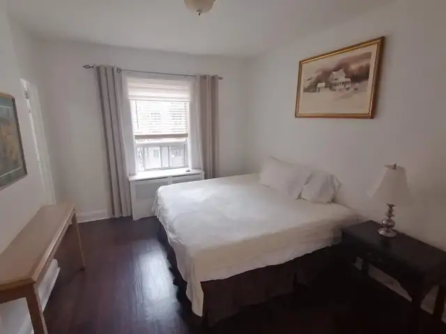 Bright 2 bedroom apartment at Yonge & St Clair - Photo 2