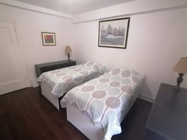 Bright 2 bedroom apartment at Yonge & St Clair - Photo 5