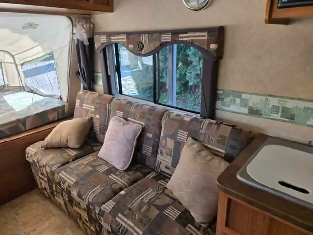 2008 R-Vision Trail Cruiser Hybrid trailer - Photo 4