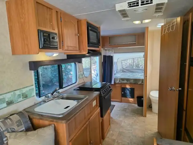 2008 R-Vision Trail Cruiser Hybrid trailer - Photo 6