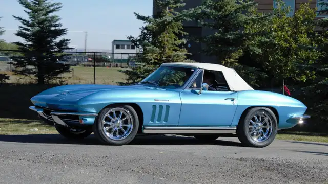 Incredible 1965 Corvette Convertible Auctioned May 22-24 Calgary - Photo 2