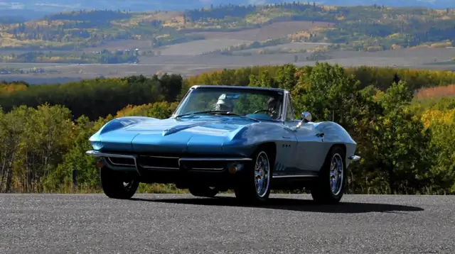 Incredible 1965 Corvette Convertible Auctioned May 22-24 Calgary - Photo 4