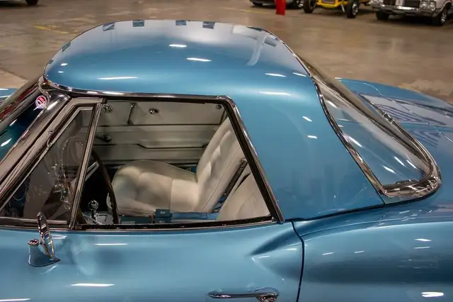 Incredible 1965 Corvette Convertible Auctioned May 22-24 Calgary - Photo 6