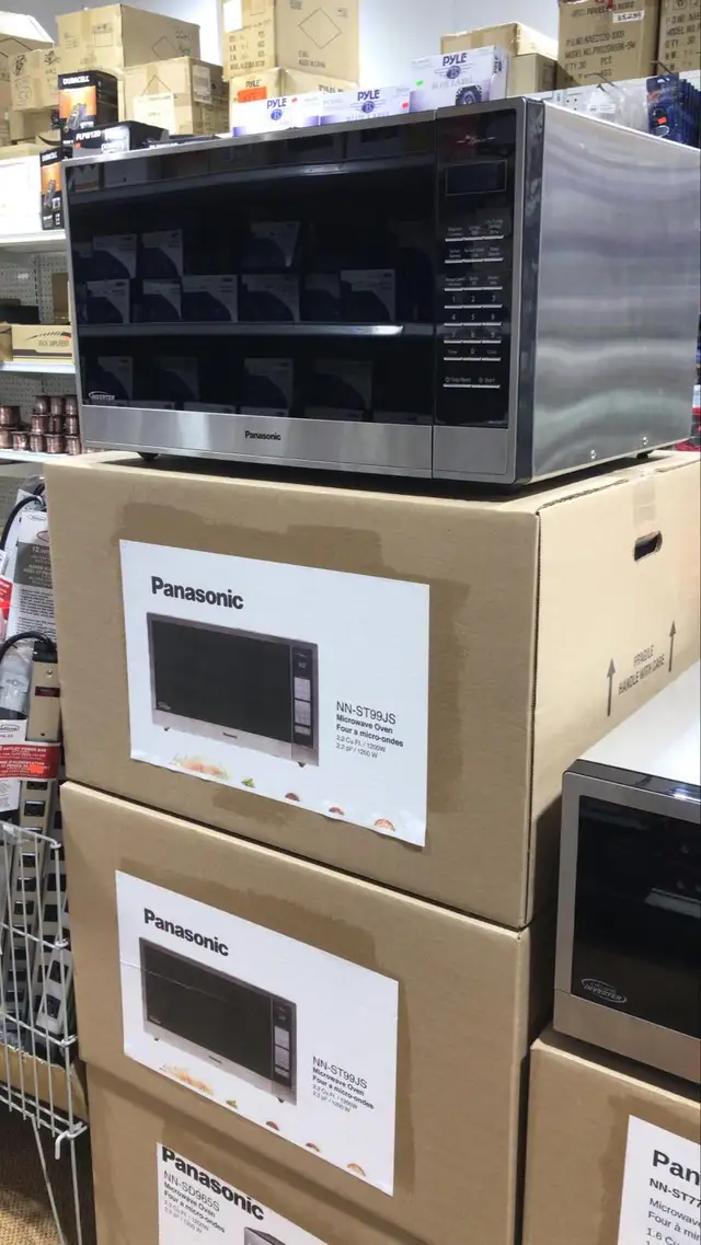 PANASONIC 2.2 CUFT MICROWAVE OVEN SILVER COLOR