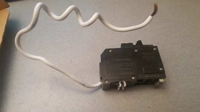 1 DISJONCTEUR 2 POLE 40 AMPERE SQUARE-D GROUND FAULT QO240GFI - Photo 2