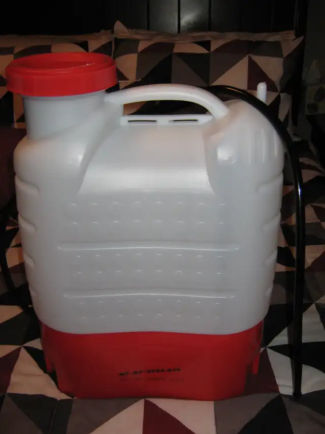 NP GLOBAL BATTERY POWERED BACKPACK SPRAYER - Photo 2