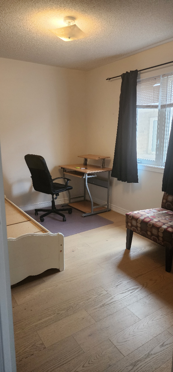 Room for rent near Gore and Castlemore - woman only