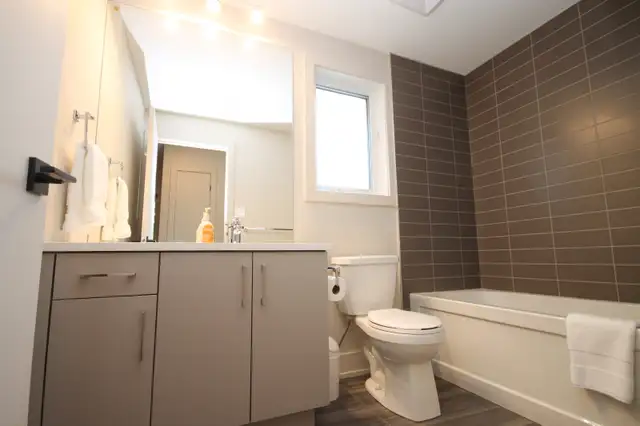 Westboro top floor unit with garage parking! - Photo 8