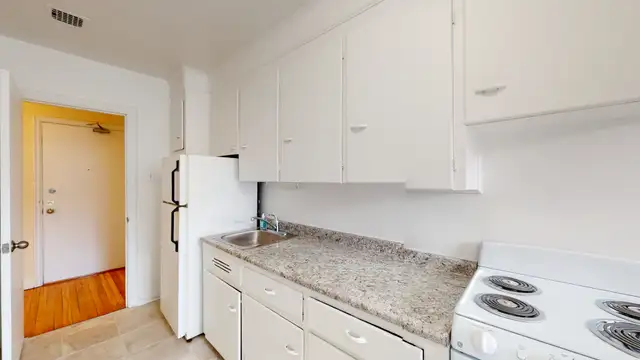 Spacious 2 Bedroom Apartment | Downtown Ottawa | June 1 | $1,899 - Photo 8