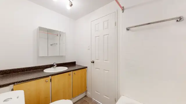 September 1st, 2 Bed 1 Bath, Close to Carleton U - All-inclusive - Photo 8