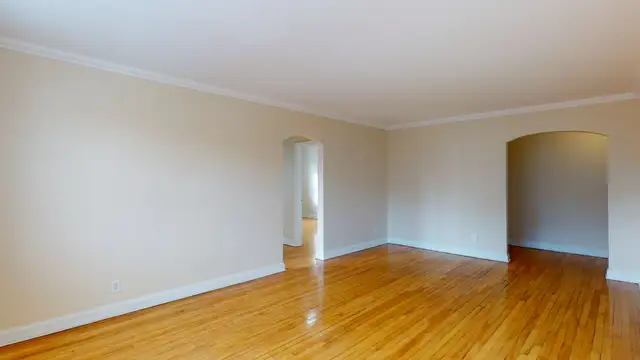 Bright 2 Bedroom Near University of Ottawa | Heat & Water Includ - Photo 3