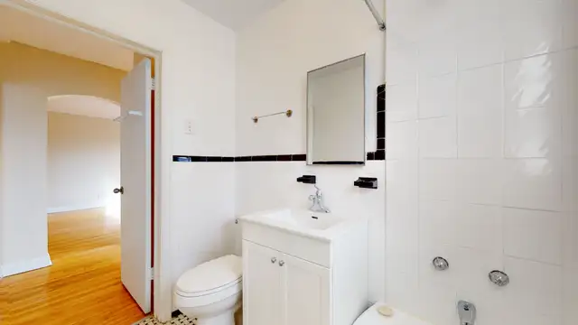 Bright 2 Bedroom Near University of Ottawa | Heat & Water Includ - Photo 10