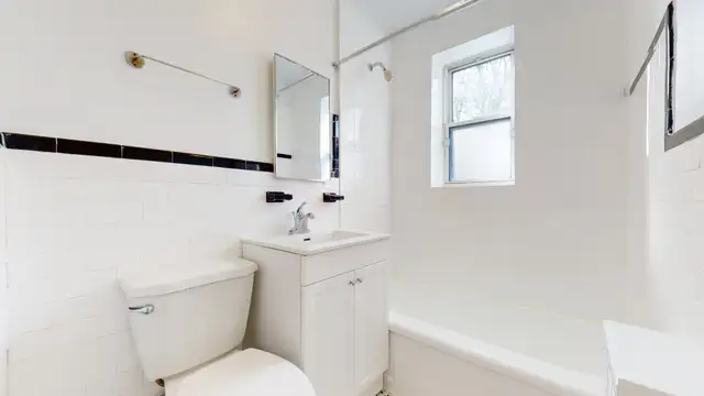 Bright 2 Bedroom Near University of Ottawa | Heat & Water Includ - Photo 11