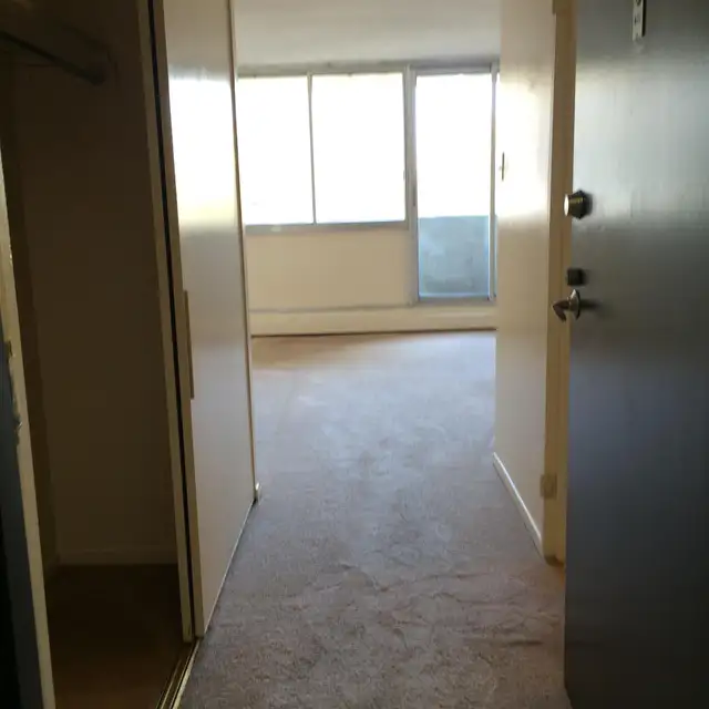 Downtown Ottawa Bachelor Alcove – $1,349 – Available June 1st - Photo 5