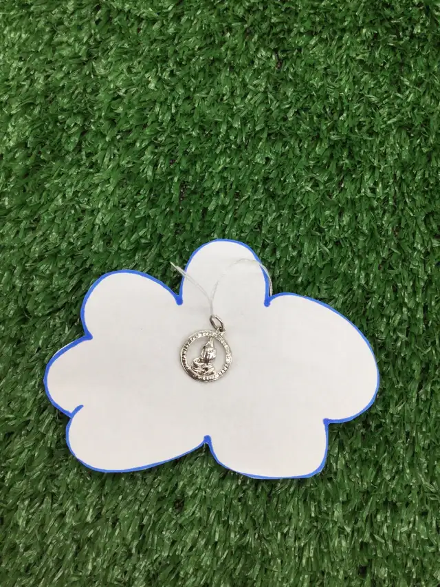 médaillon de mains qui prient - Photo 2