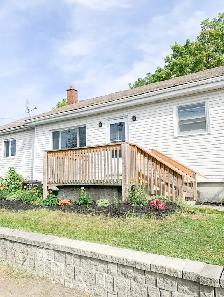 Charming 3 Bed, 1 Bath Main Floor Unit