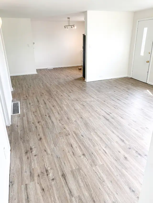 Charming 3 Bed, 1 Bath Main Floor Unit - Photo 9