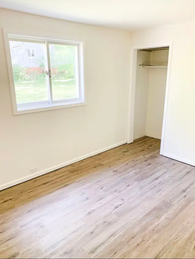 Charming 3 Bed, 1 Bath Main Floor Unit - Photo 12