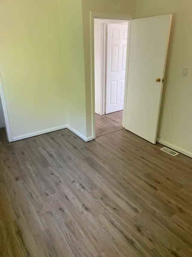 Charming 3 Bed, 1 Bath Main Floor Unit - Photo 17