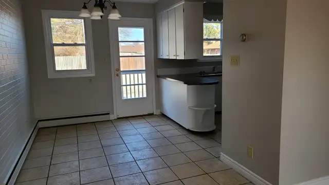 Beautiful, Clean North End 2 Bedroom Townhouse - Photo 4