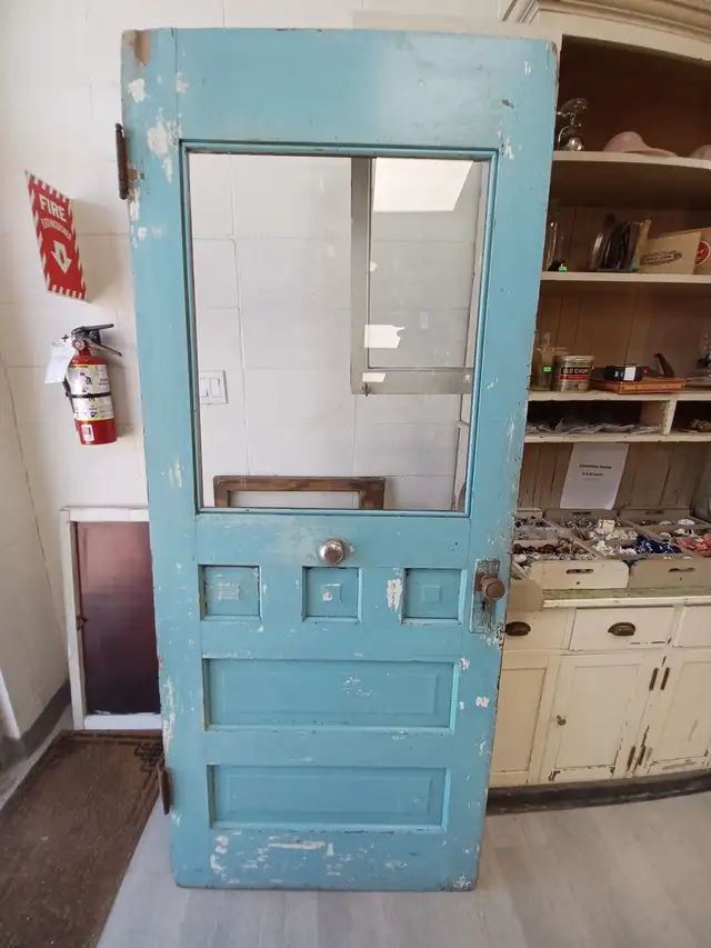 Antique Entry Door - Photo 5