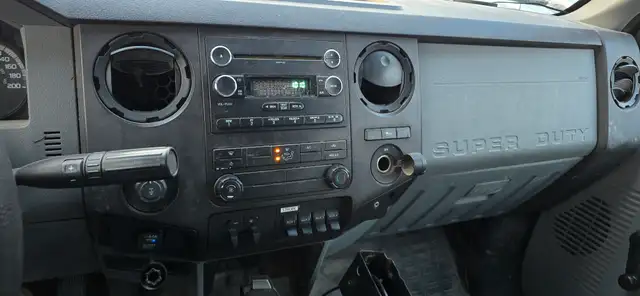 2012 Ford Super Duty F-250 SRW 4x4 - 4 Door - 8FT Box - Tow Pack - Photo 17
