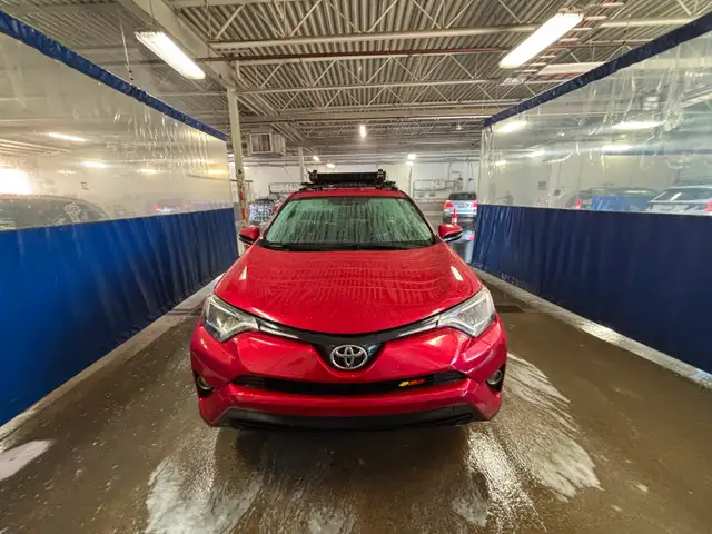 2016 Toyota RAV4 LE AWD | ~123k km | 2 tire/wheel sets | CarPlay - Photo 2