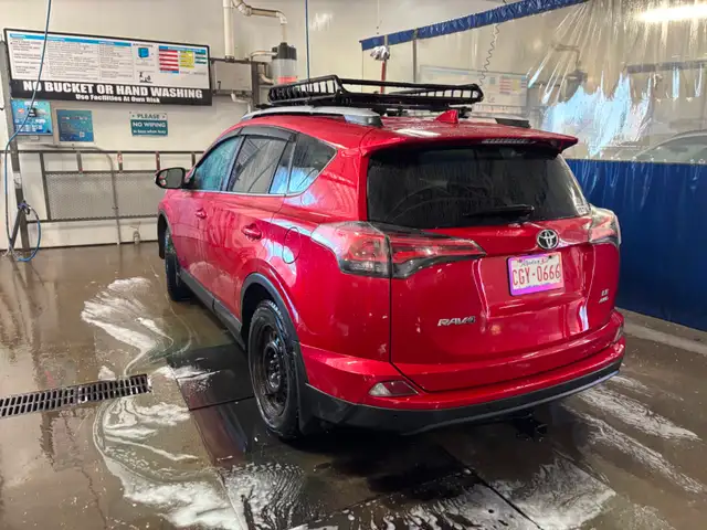 2016 Toyota RAV4 LE AWD | ~123k km | 2 tire/wheel sets | CarPlay - Photo 3