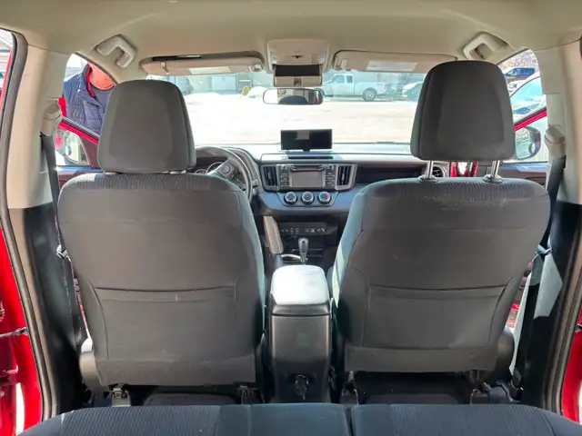 2016 Toyota RAV4 LE AWD | ~123k km | 2 tire/wheel sets | CarPlay - Photo 4
