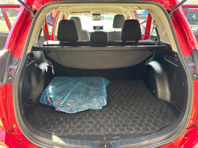 2016 Toyota RAV4 LE AWD | ~123k km | 2 tire/wheel sets | CarPlay - Photo 5