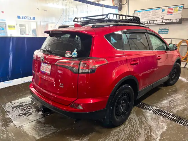 2016 Toyota RAV4 LE AWD | ~123k km | 2 tire/wheel sets | CarPlay - Photo 8