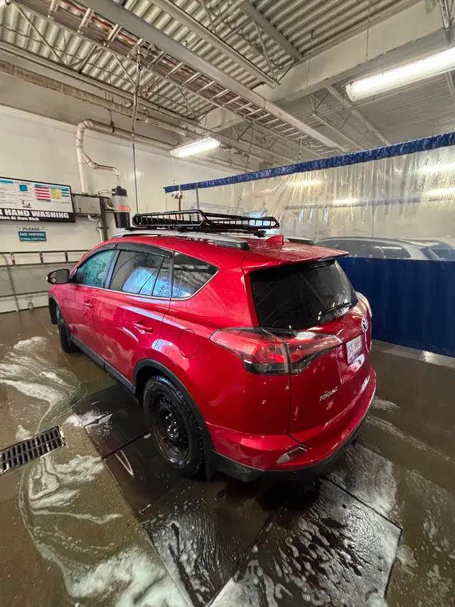 2016 Toyota RAV4 LE AWD | ~123k km | 2 tire/wheel sets | CarPlay - Photo 10