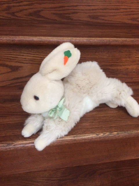 BEAU LAPIN NEUF BEIGE BLANC TRÈS DOUX 12'LONGx8'HAUT: $10.00 - Photo 2