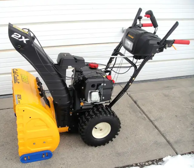 CUB CADET FULLY EQUIPPED 24 INCH SNOWBLOWER