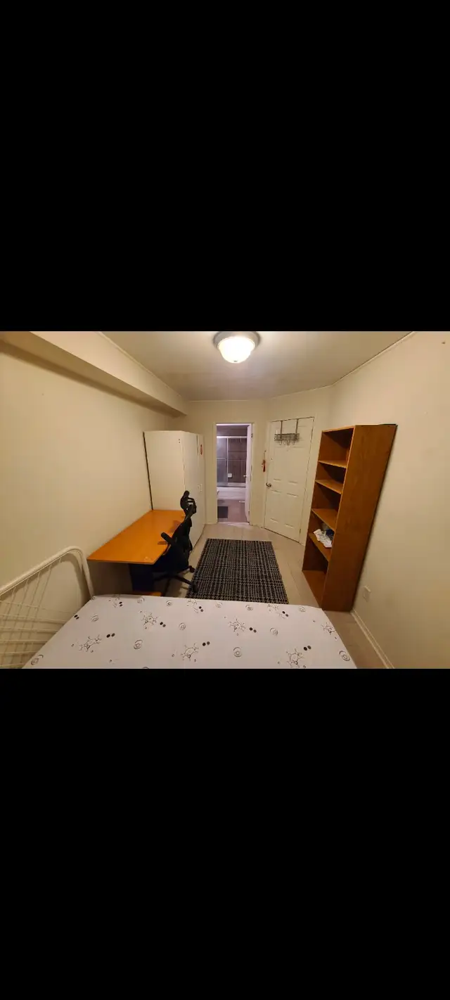 Rooms Minutes walk Finch west subway station,  York U campus - Photo 9