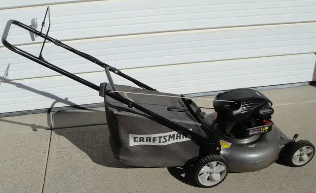 CRAFTSMAN REAR BAG GAS LAWNMOWER - Photo 2