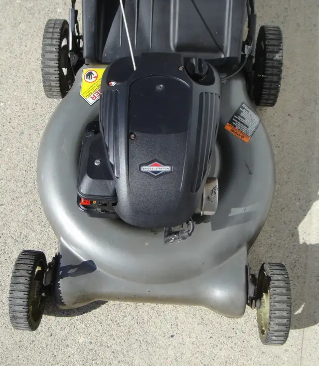 CRAFTSMAN REAR BAG GAS LAWNMOWER - Photo 4