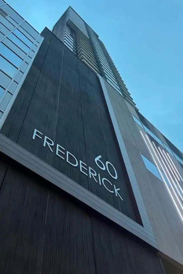 1 Bedroom Plus Den - Photo 2