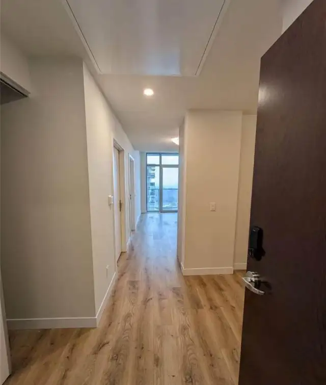 1 Bedroom Plus Den - Photo 7