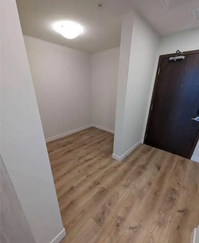 1 Bedroom Plus Den - Photo 8