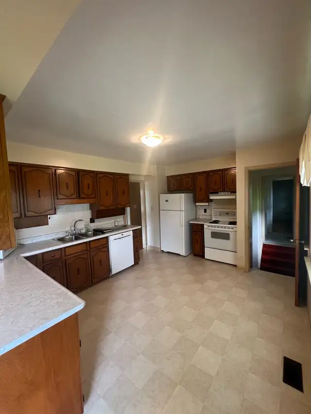 2 Bedroom   2 Bathroom Main floor for rent in Nobleton - Photo 3