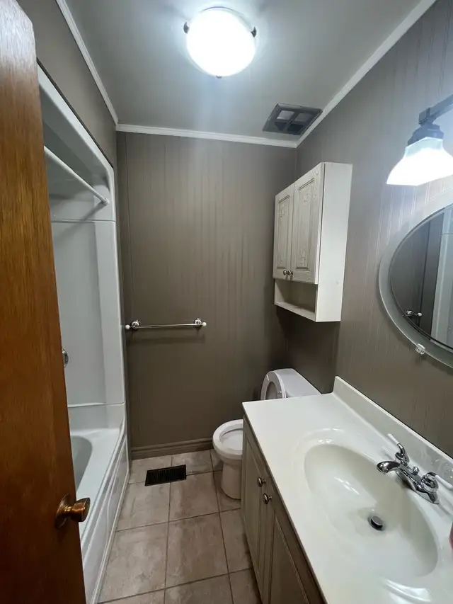 2 Bedroom   2 Bathroom Main floor for rent in Nobleton - Photo 5