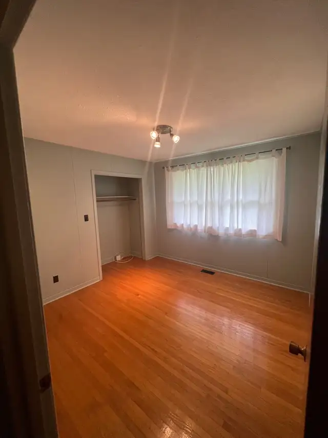 2 Bedroom   2 Bathroom Main floor for rent in Nobleton - Photo 6