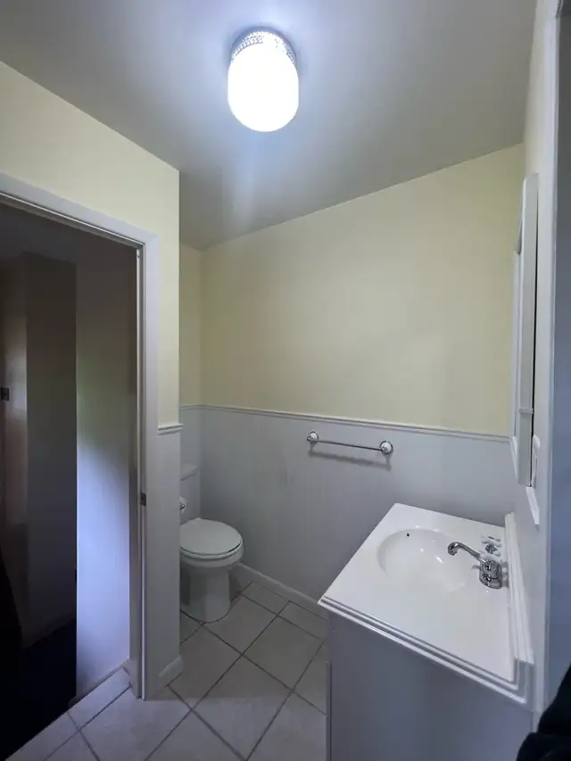 2 Bedroom   2 Bathroom Main floor for rent in Nobleton - Photo 8