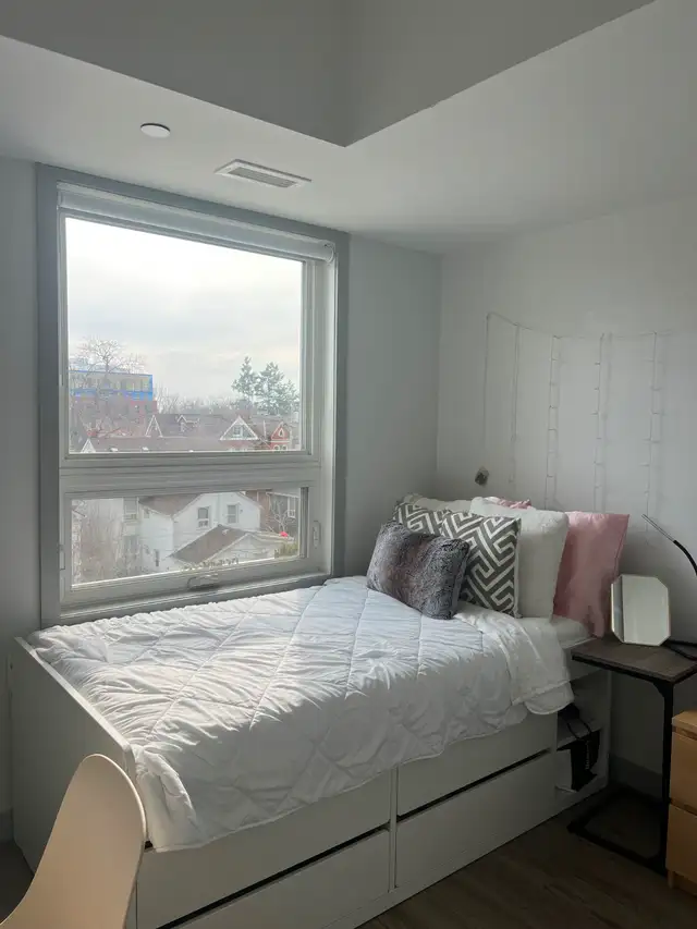 Room   private bathroom Available for Sublet
