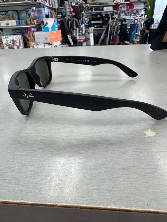 Ray-Ban NEW WAYFARER CLASSIC Polarized - RB2132 - Photo 2